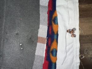 1 thick fleece +1 thin flannel +1 thin fleece + 2 cotton t-shirt